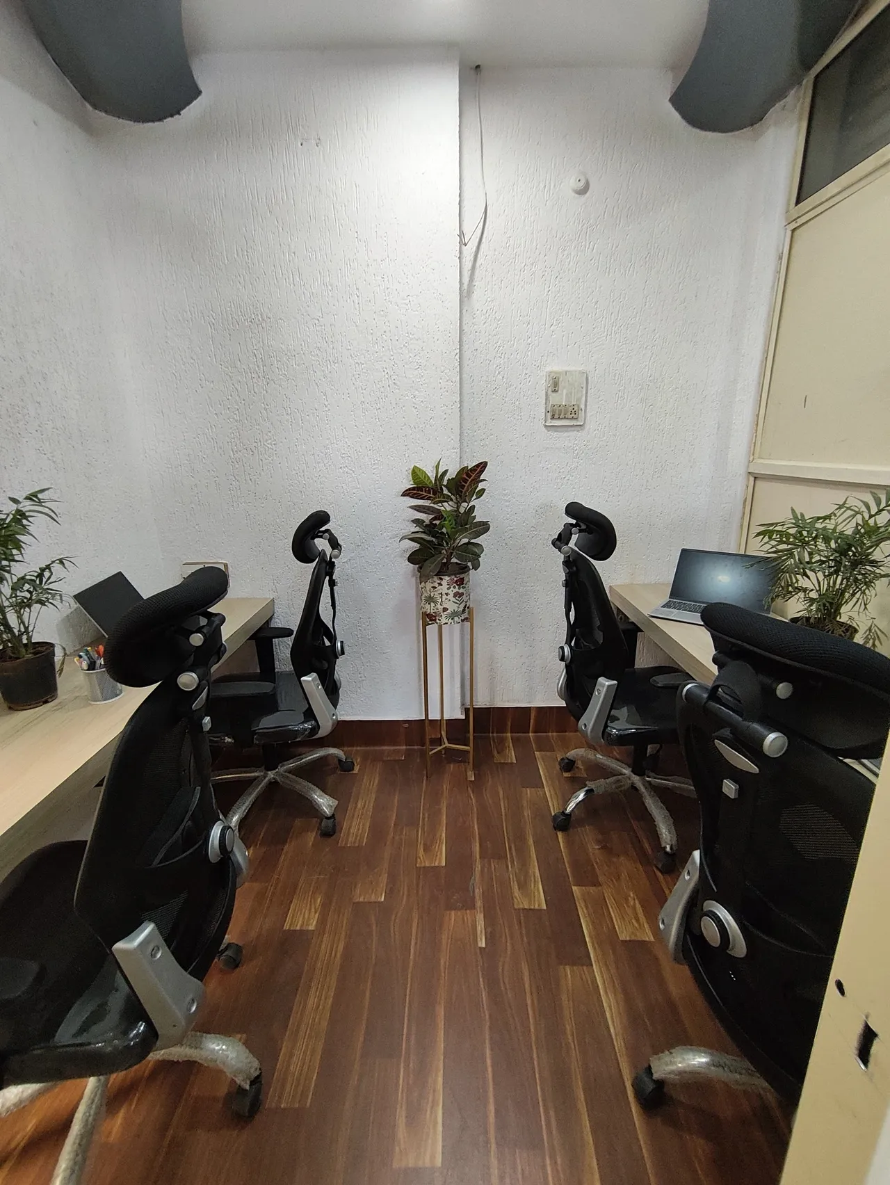 The Work Culture at MP Nagar 4 Seater Private Cabin